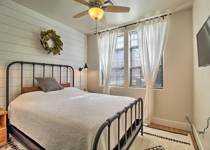 Rustic-chic With Fishing Pond! Apartment